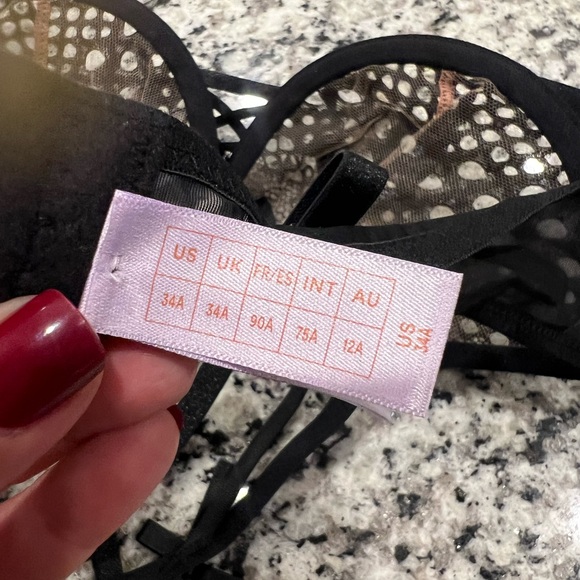 Savage X Fenty Black Lace Underwire Bra Intimates 34a bra and XS panties - Picture 5 of 8